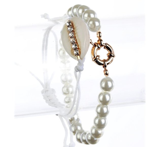 Jewelry - $10 ✿ Cowrie Shell Pearl Bracelet